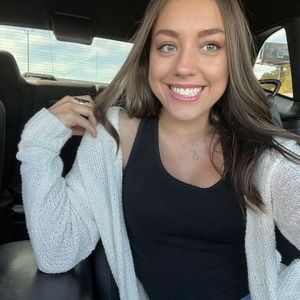 Meet your Posher, Kayla